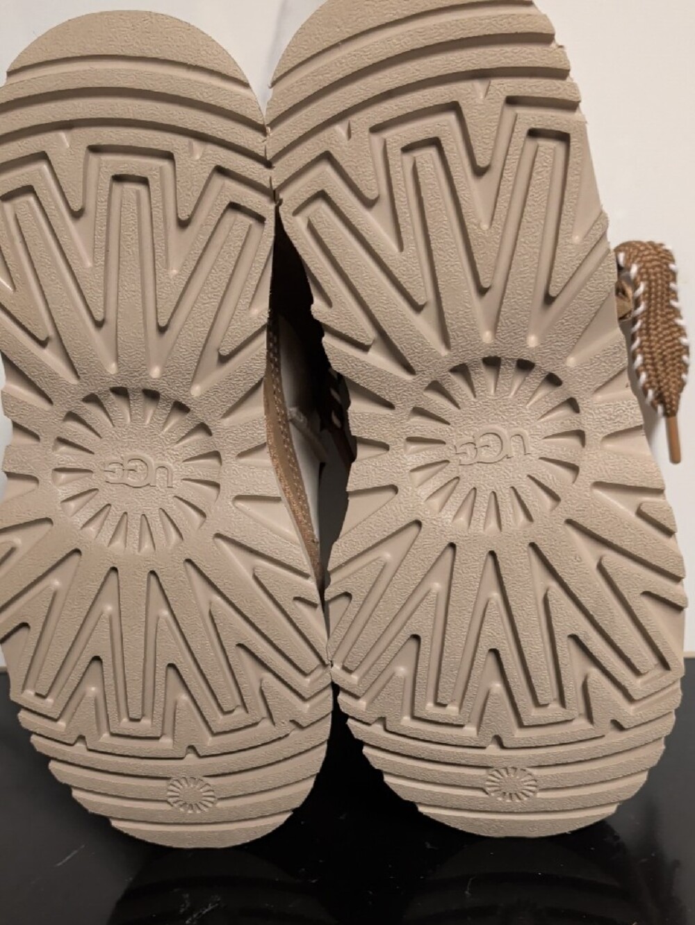 UGG Astromel Chestnut Platform Sneakers Size 8 Like New/Box MSRP $160 - Picture 11 of 13